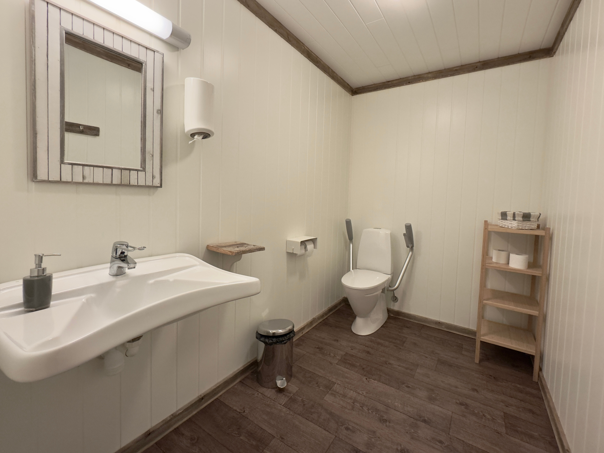 Kalvåg overnatting og hotell i Bremanger – Røysbua Sjøbuutleige | Røysbua
